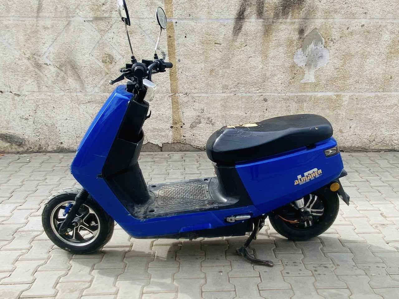 سلام عَليكم دراجة شحَن للبيع جديدهَ بس كفراتها شوي جاملغ اما الكهَربائيات كُلها زينه ونضيفه وخير من الله شحنها مكاني بغداد المحمودية ناحية الرشيد 
للتواصل ***********
