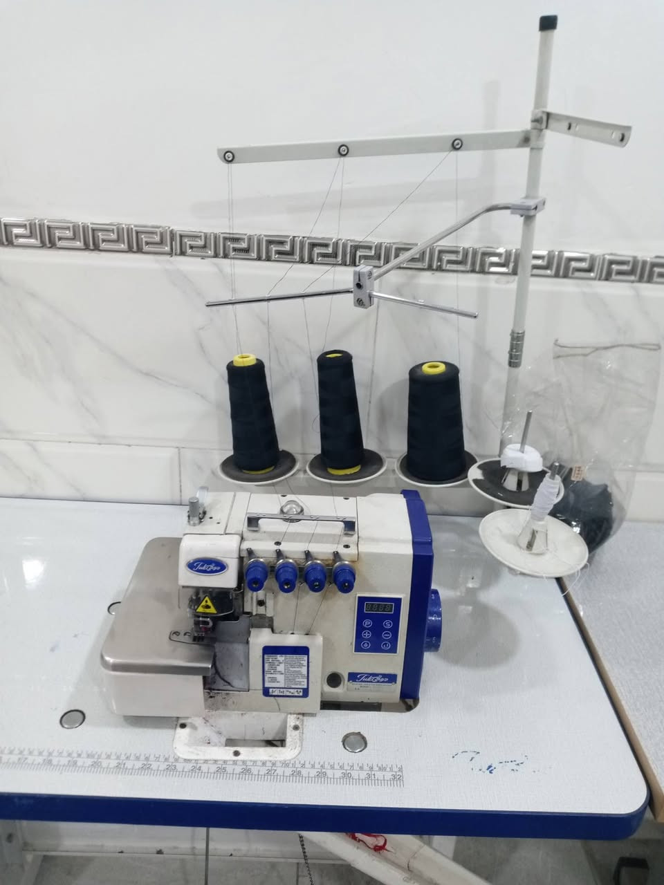 سلام عليكم مكائن عدد2 صناعي اوفر ومكينه نظيفات كلش سعرهم 700 مكاني الشعب شارع عدن للاتصال ***********
