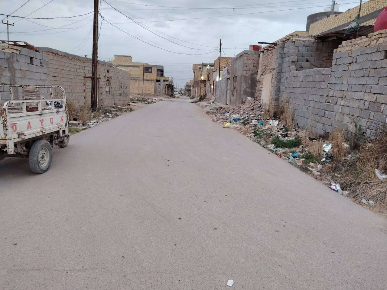 سلام عليكم بيت بحي الشرطه حواسم بيه غرفه ومطبخ وصحيات مساحه 150 متر بيه طارمه جبيره اتصال عل رقم ***********
