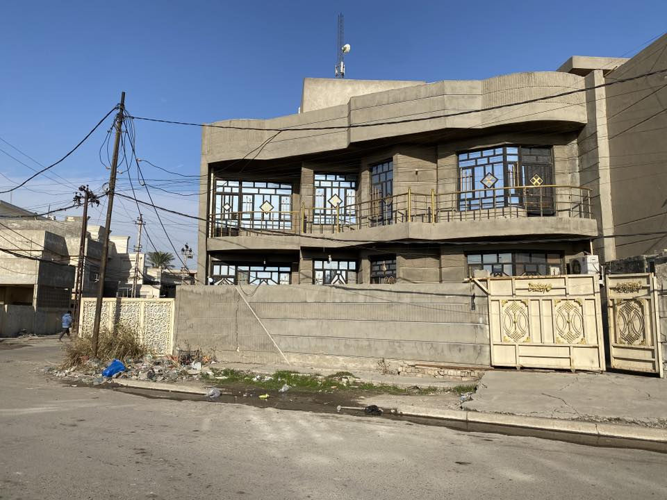 🏡 بيت للبيع في المشتل - موقع ركن مميز 🏡
التفاصيل:
📍 الموقع: المشتل - فرع مستشفى قيصر الأهلي.
📐 المساحة: 140 متر مربع.
📜 نوع العقار: طابو صرف.
✨ المميزات: - 
•طابقين + ٤ غرف + ٣ حمامات
• البيت ركن (واجهتين).
• يقع مقابل تشجير.
•مكانة حيوي وقريب على الشارع و على القناة 

📞 للاستفسار ولمزيد من التفاصيل، يرجى الاتصال على الرقم: ***********
