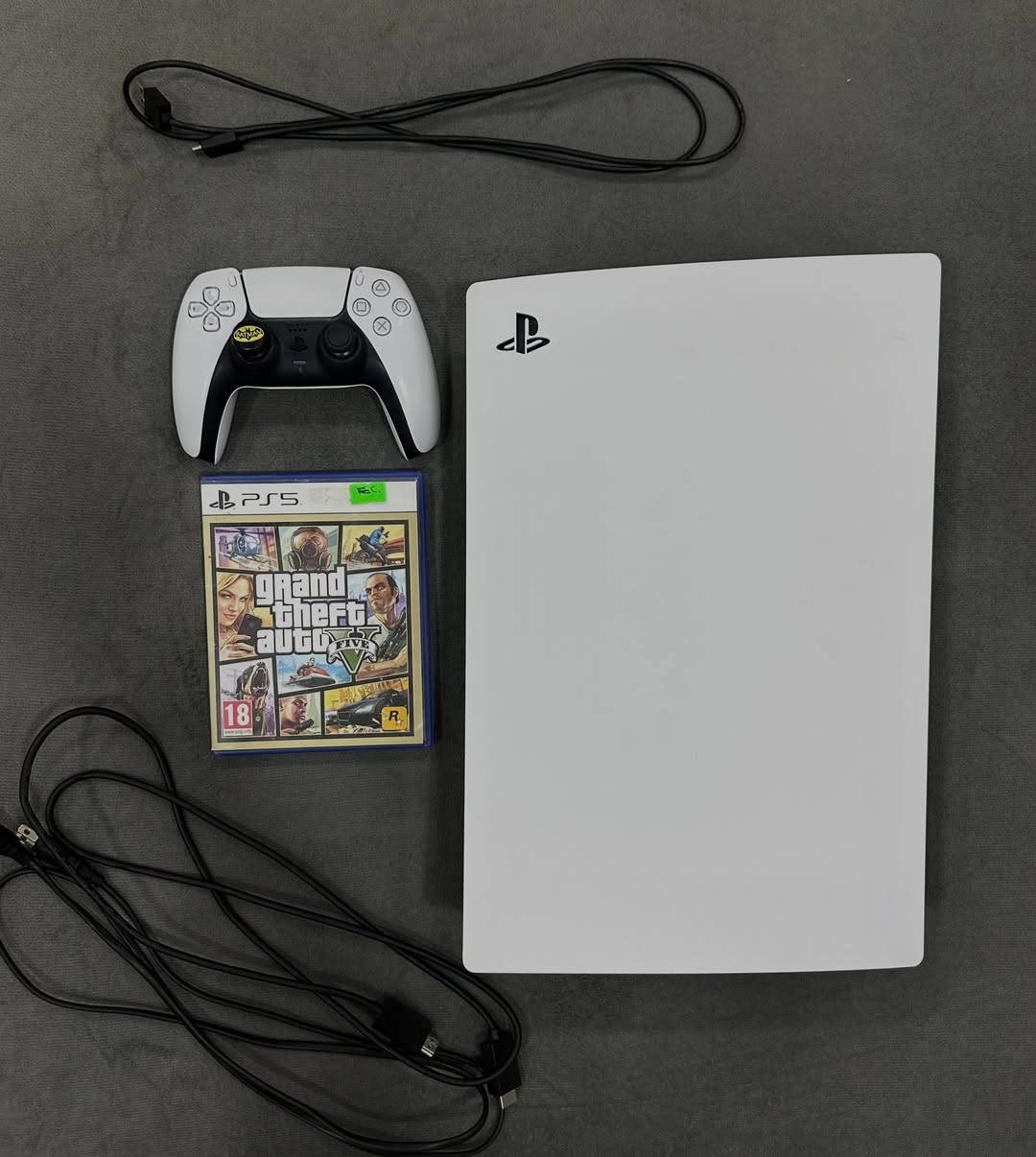 للبيع PlayStation 5 فات بحالة ممتازة جداً، استخدام شخصي ونظيف، غير مصلح وغير مفتوح نهائياً.

• جويستك مغناطيسي خالي من أي Drift
• جميع الأسلاك والملحقات أصلية وغير مبدلة
• الجهاز بحالة ممتازة ويعمل بدون أي مشاكل

المرفقات:
• قرص GTA V
•  يو بي اس من شركة عين الصقر Rising 3000VA جديد صارلة شهر وداخل بالضمان سنة ع البطاريات وسنتين ع البورد، يوفر وقت تشغيل طويل عند انقطاع الكهرباء ويحمي الأجهزة من تذبذب الفولتية والانطفاء المفاجئ .

✅ غير مصلح وغير مفتوح
✅ جويستك مغناطيسي خالي من أي Drift
✅ جميع الملحقات أصلية
✅ الجهاز والـ UPS جاهزان للفحص والتجربة
✅ البيع كِطعة واحدة

📍 المكان: المثنى

💰 السعر: 685,000 دينار عراقي غير قابل للتفاوض


**إذا كنت صاحب هذا الإعلان وتريد حذفه لأي سبب، رجاءا أرسل رسالة إلى الدعم الفني**