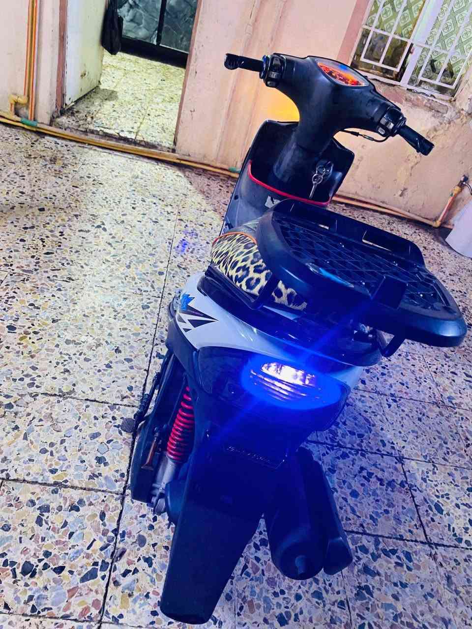 السلام عليكم دراجه ماكس بيضه للبيع نظافتهه فول السعر 750 وبيهه مجال للتواصل الرقم ***********
