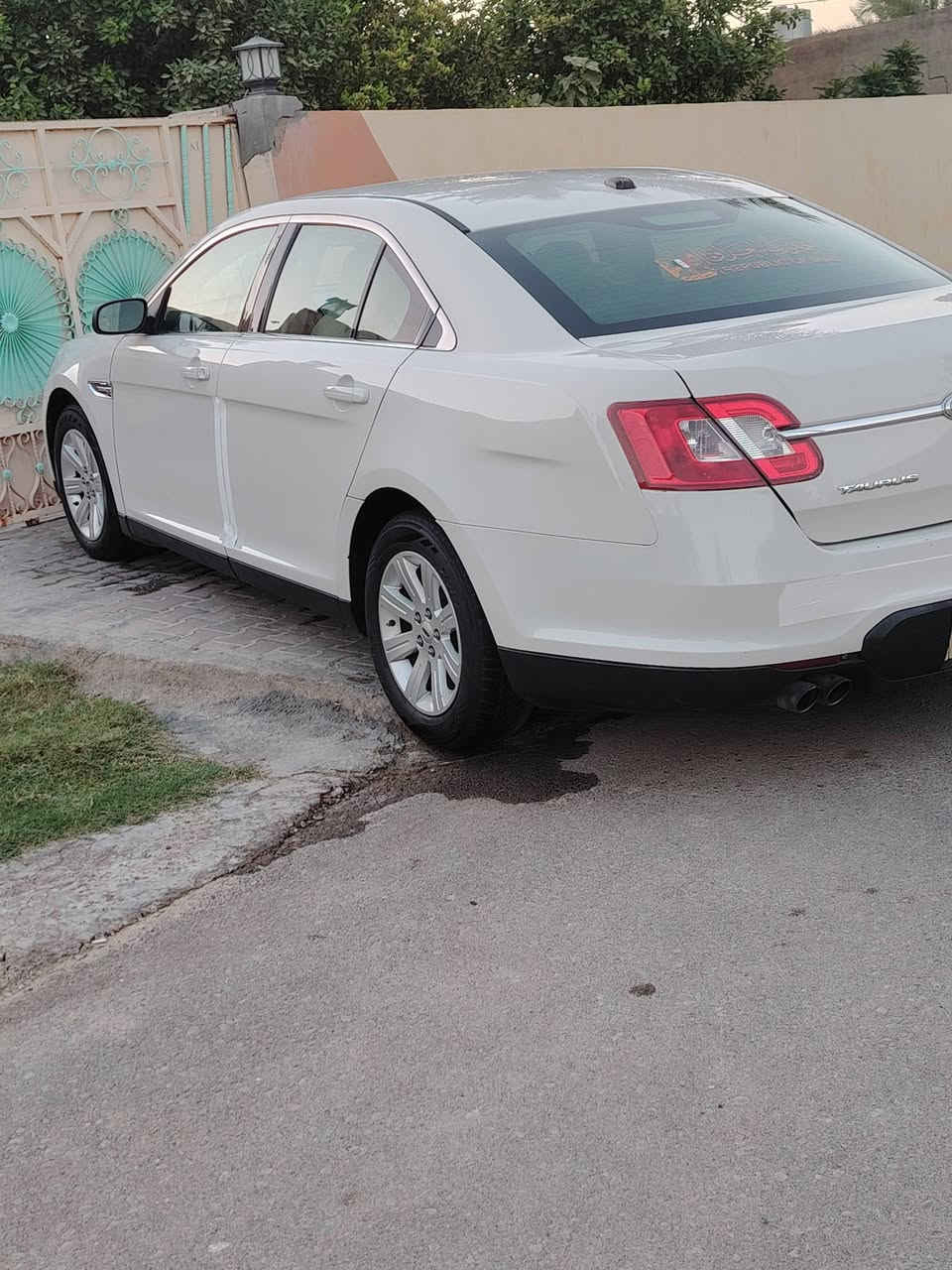 السلام عليكم اخوان.
فورد تورس 2011  

كفاله 

رقم سليمانيه الجديد بسمي 

السياره كامله ولكمال لله بالعافيه ع الياخذها 

مكان السياره خانقين السعديه . 

السعر . ( 118 ) وبيها مجال بسيط

للاستفسار *********** )
