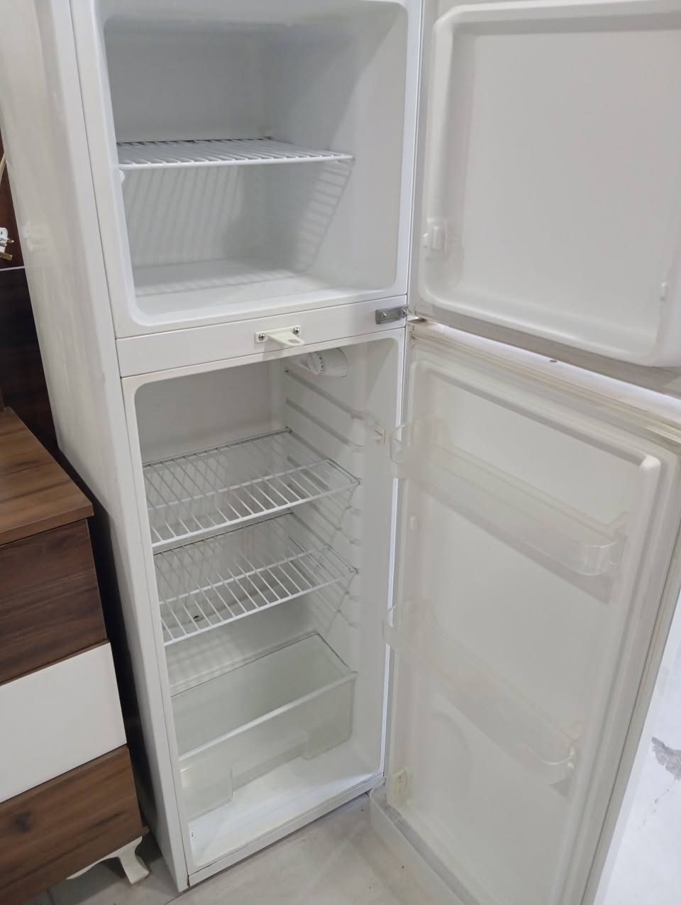 للبيع
أغراض منزليه نظافه فول استعمال
جدا قليل 
ميز طعام مع 6كراسي
غساله ملابس 
ثلاجه حجم 14
سنك مرمر هيكل المنيوم ابواب بالون بالون بريص قياس 130
هفلان شارع سيد طيب 
للاستفسار ***********
