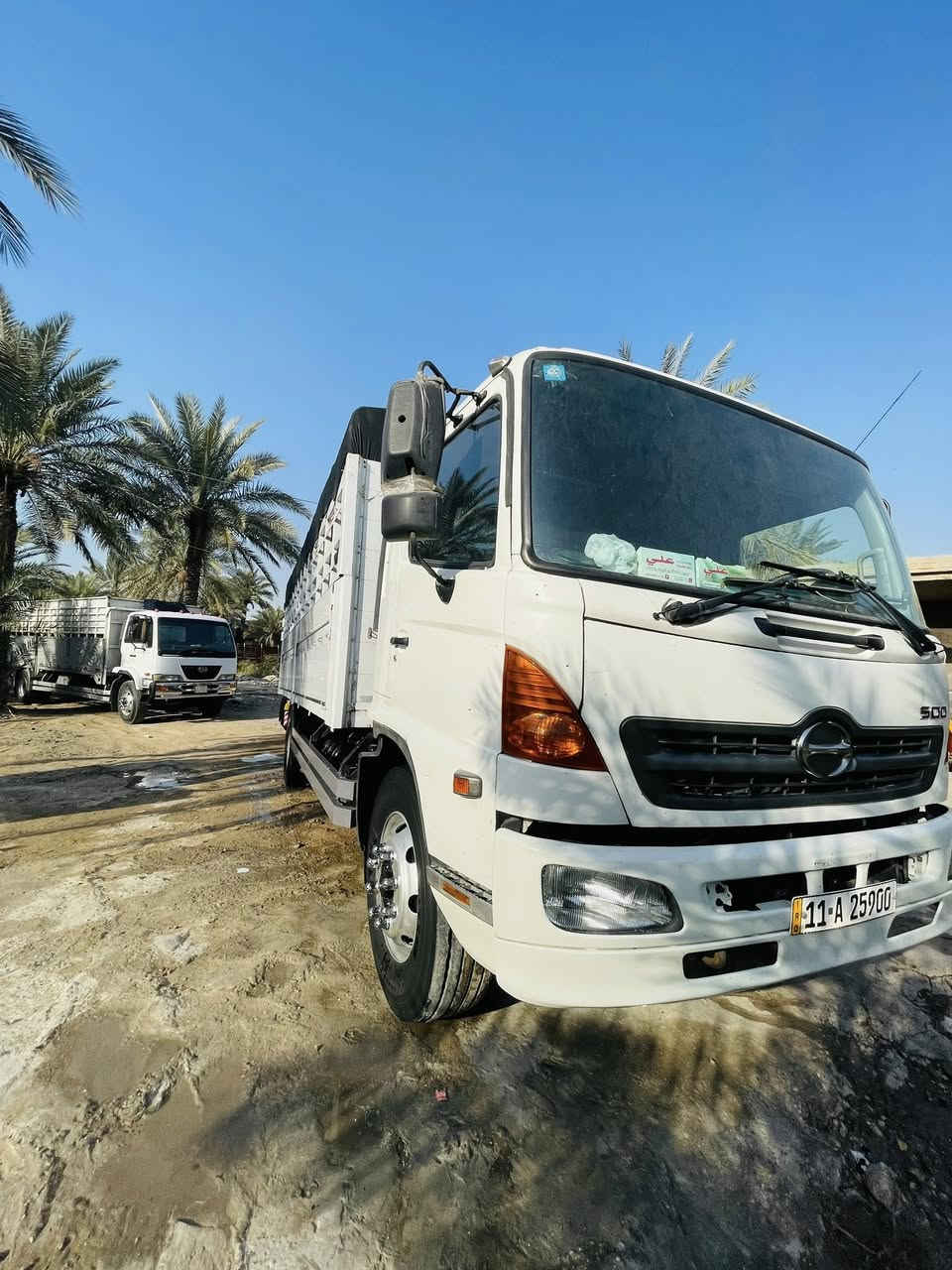 للبيع هينو ماليزي يسره بلاد   مديل 2008 اصل رقم بغداد انكليزي سنويه 4طن بدي هزه جديده قبل شهر تحويل مباشر سنويه لل 2031 توه مجدده السيارة فحل 8برغي طول الشاصي 7اله 15سانتيم مكينه80عادي كير سوبر اكسل سوبر فظل من الله السياره سريعه  بريك فراك بنز داكه جديد تخم تاير 22ونص جي تي  جديد بدي كاعية خشب وحديد عرض 255 سياره جاهزه للخير مابيه نقص ابيع كامل وابيع بدون بدي 
مكاني بغداد الشعلة 
***********
***********
