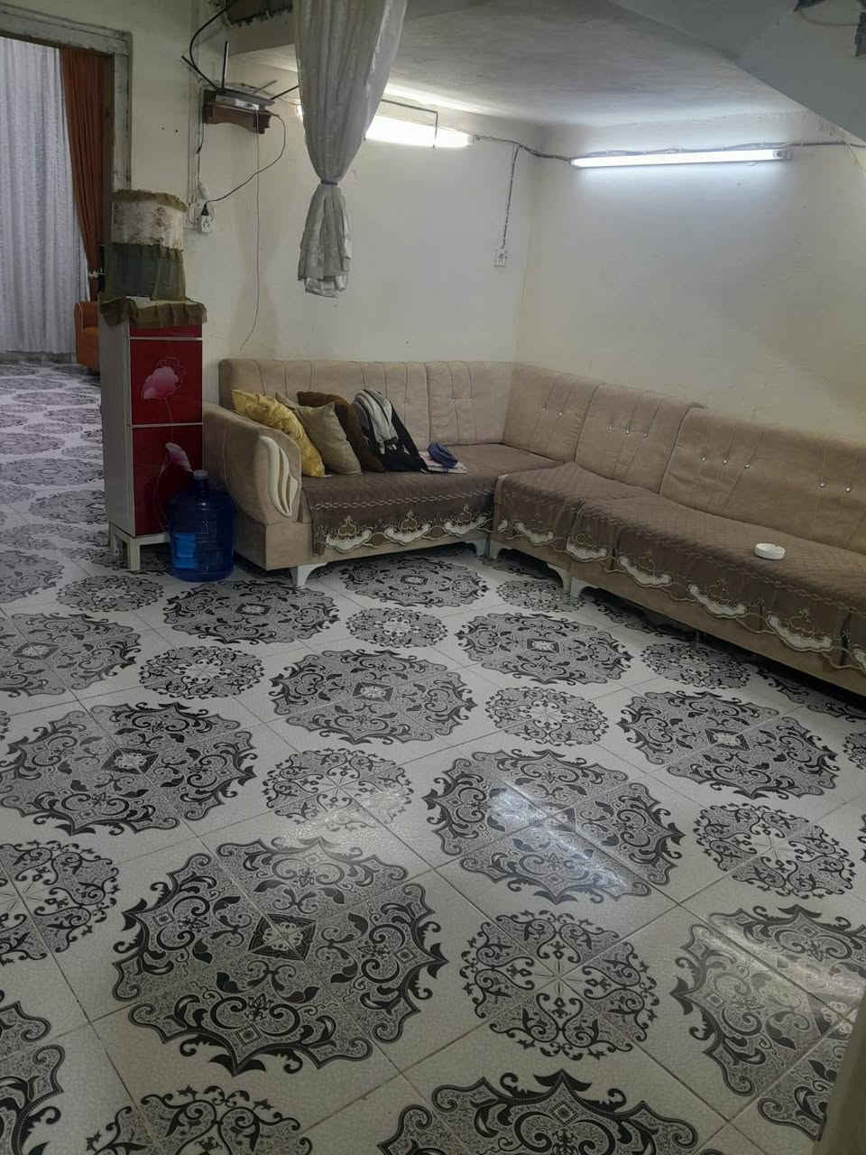 السلام عليكم.... دار للبيع/حواس /نزله معرض حجي ناطق قرب أسواق قتيبه مساحه ١٢٠ م للاستفسار الاتصال على ***********
