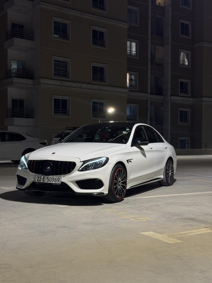 الموديل 2017 AMG نضيفه جداً
كلين تايتل فقط  صبغ شبر بل جاملغ الايسر 
فول مواصفات 1/1 سبشل اوردر من امريكا 
بانوراما 
دبل ماوس 
شاشه كبيره اوردر من الشركه C63
كامره خلفيه دواره 
كشنات كهرباء خزن ميموري
كشنات تدفئه 
علامات ترحيب أبواب 
رادار امامي 
نقطه عمياء 
بصمة تشغيل 
لايتات زينون ديناميك
وياله AMGبلاديه اصليه 
استيرن تدفئه كهرباء 
صعود ونزل للستيرن تلقائي عند تشغل سياره 
نظام Auto hold 
مري قلاب عند رجوع
أبواب ترحيب
بصمه 
مري شفط 
مري كهربائي  
بعد بيها هواي مواصفات 
السيارة عليها كت برابوس مرتب بدون صبغ ولا اي شي

مسويلها ادامه كامله للسياره صدر كامل جديد ومن دهن وباتري ونوزلات ودسكات امامي خلفي جدد وفيت بم وبوليش وحمام للداخل وتنضيف الغرفة الاحتراق كامله من كل النواحي

عنوان السيارة بغداد المنصور   
 ***********
