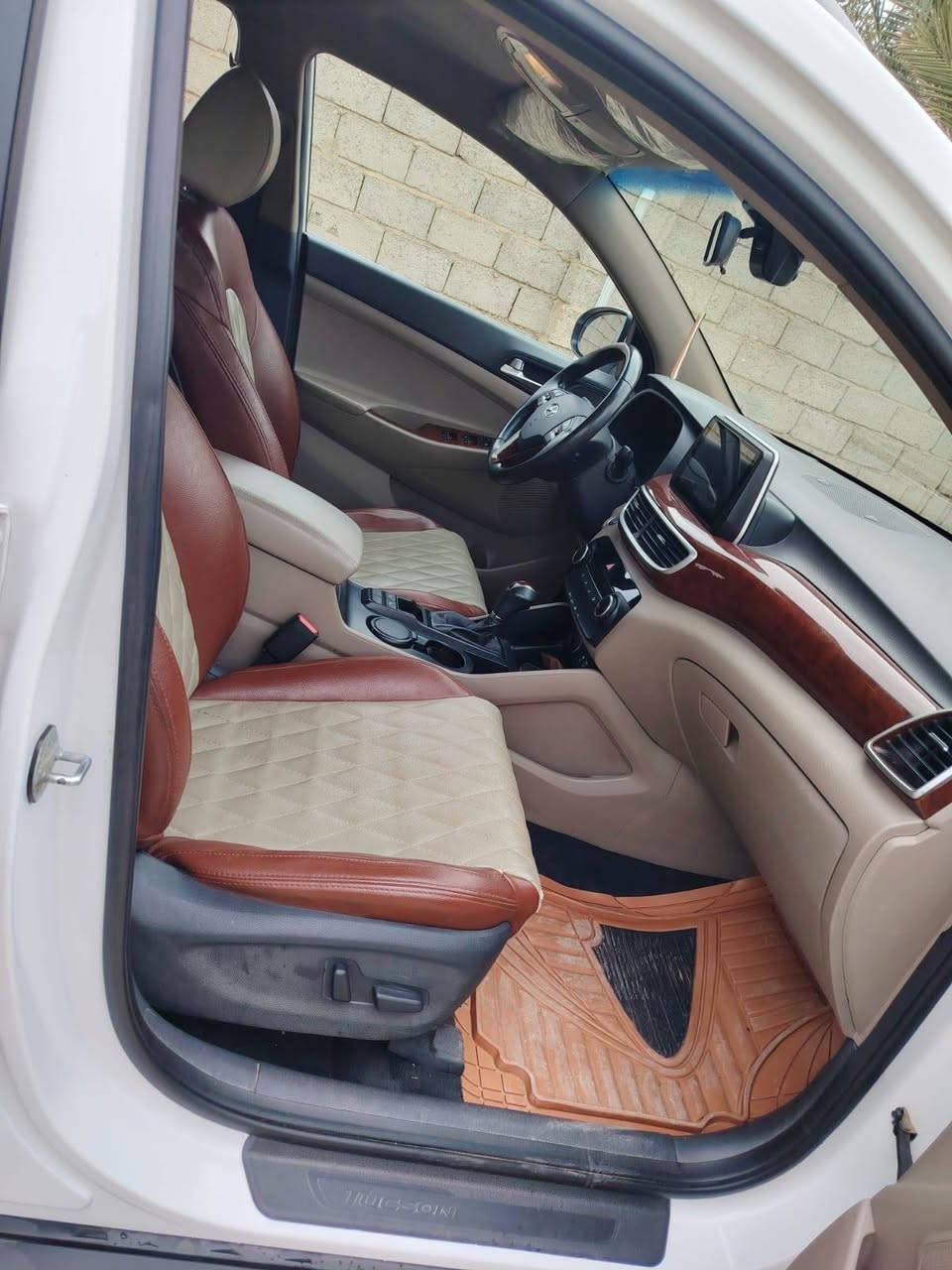 السلام عليكم
للبيع هونداي توسان خليجي موديل 2020 رقم واسط  مكفولة كفالة عامة من الضربه والصبغ والتبديل حتى الدعاميات.  موضح بالسونار المرفق بالمنشور مواصفات السياره محرك 2000دوش المرغوب لايت لد عدسات منظومة زنون أشاير بالمري ويل كروم كامره خلفيه تحكم أستيرن شاشه لمس بلاديه تبريد قطعتين محرك مامفتوح على وضع الشركة. كير حدادية  كهربائيات أطارات بطارية تبريد ثلج تدفئة سيارة جاهزة أي نقص مابيه .
السعر النهائي/ 198$ 
للاستفسار الأتصال على الارقام ***********   ***********             العنوان/ واسط
غير متواجد على الفيس
