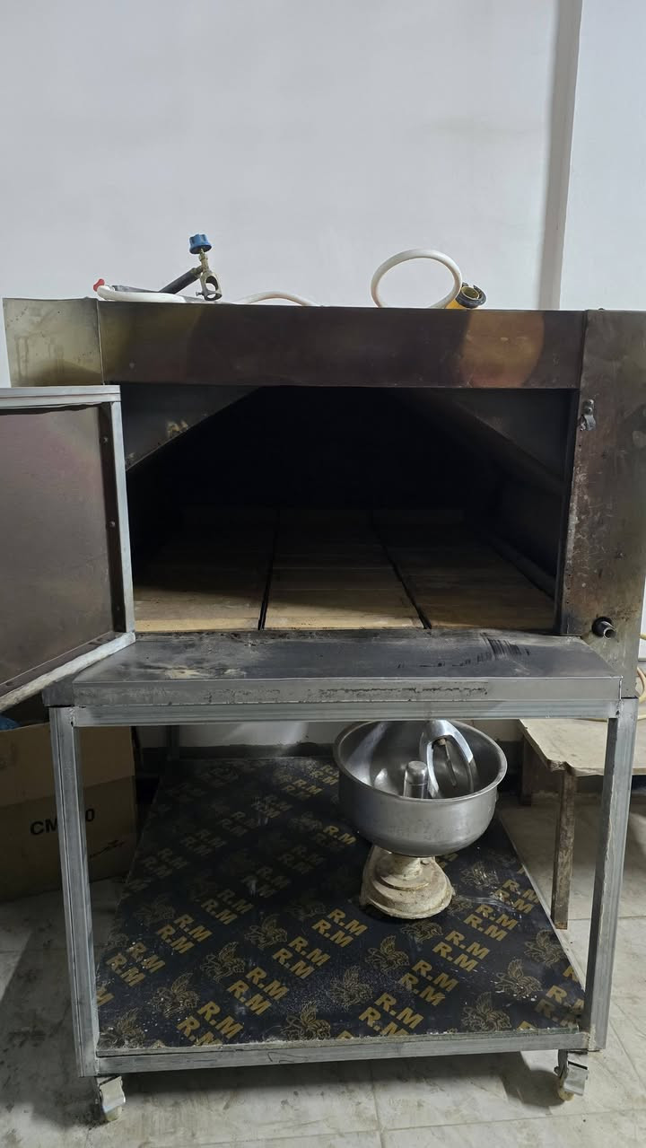 السلام عليكم
فرن حجري  جديد استخدام اقل كلش قليل 
السعر بعد التخفيض 250
بغداد 
***********
