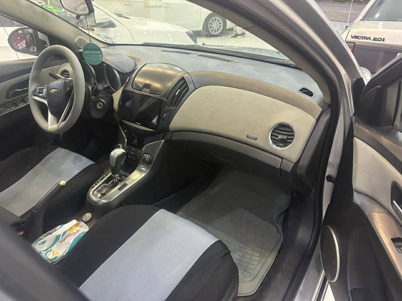 شوفرليت كروز 
موديل   2017
سنوية جديدة 
هزة جديدة 
رقم اربيل شرط التحويل فقط 
وسياره فول فول فول  مواصفات ما عدى سلايد
سيارة كاملة ماناقصها شي 
تبريد تدفئة 
كير تماتيك اوتو وعادي
 ومحرك نوع 1800 قطارة بالصرف
فقط
خمس قطع صبغ 
 بدون دواخل شرط
السيارة مال جناي 
طالب عليها 90


**إذا كنت صاحب هذا الإعلان وتريد حذفه لأي سبب، رجاءا أرسل رسالة إلى الدعم الفني**