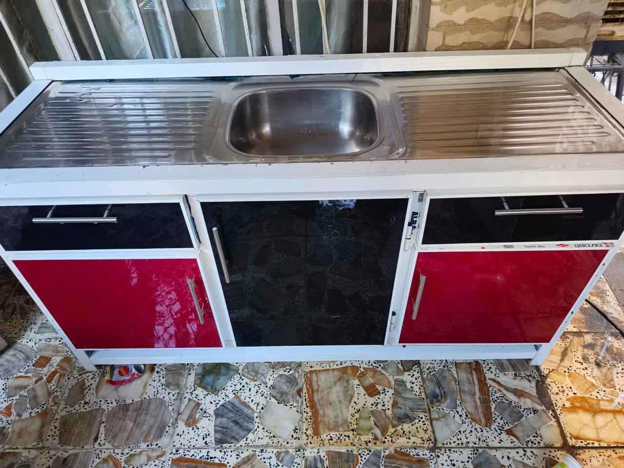 السلام عليكم سنك وكاوتر 3قطع اخو الجديد للبيع سعر 350 بعده بلجيس امانت الله واتس اب ***********

