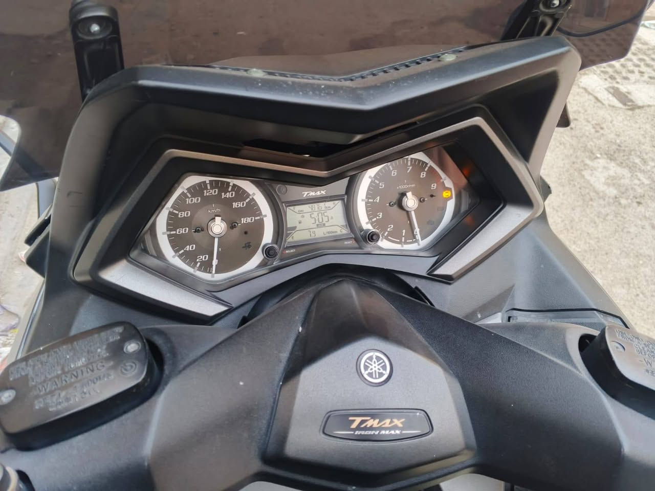 السلام عليكم دراجه تيماكس  موديل 2017دراجه مكفوله من كلشي عدا (كلج ودبل) ودراجه مصبوغه لون اسود  محرك وكهربائيات خير من الله تجي على الفحص  اوراقهه موجوده دراجه بصمه وسويج عنوان بغداد سعر 43ورقه وبيه مجال  ستفسار على هذا الرقم***********
