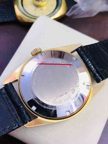 ساعة دليل المسلم ( DALIL) اوتماتيك 
سويسري اصلي انتاج الثمانينات 
تغليف ذهب - بوصله لاتجاه القبلة 
لوك غير مستعملة  
للاتصال ***********
