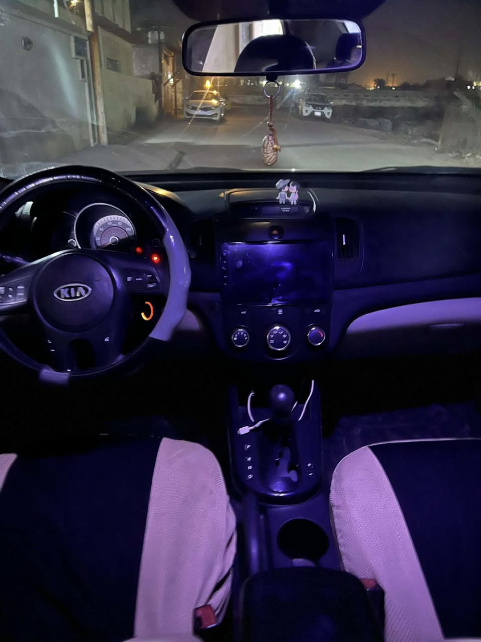 السلام عليكم 
من رخصة الادمن 
فورتي ١٠ كامل مواصفات عدا البصمة , السيارة مضروبه حزام الضربة ماشر عليها الحدادية نص عمر ، سعرها ٧٦ وبيها مجال واليحب يستفسر أكثر هذا ***********
