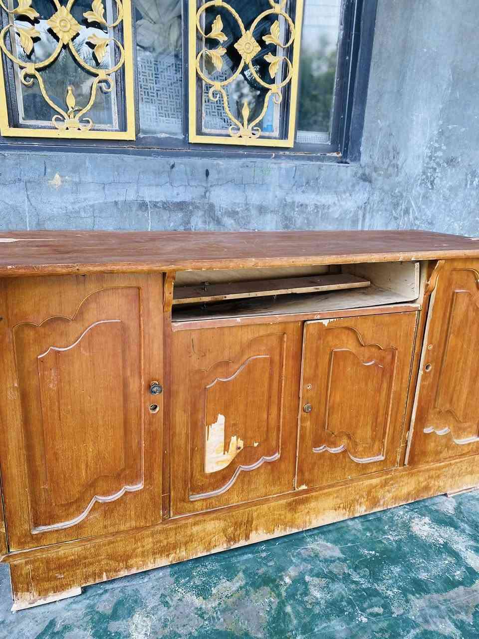 من رخصة الادمن 
غراض بيت للبيع كنتور 6 باب 250 وبي مجال 
بوفية ب35
كرسي ب60
مكاين خياطة فراشة جدد سعر الوحده 75 
الغراض بيهن مجال اتصل ***********
