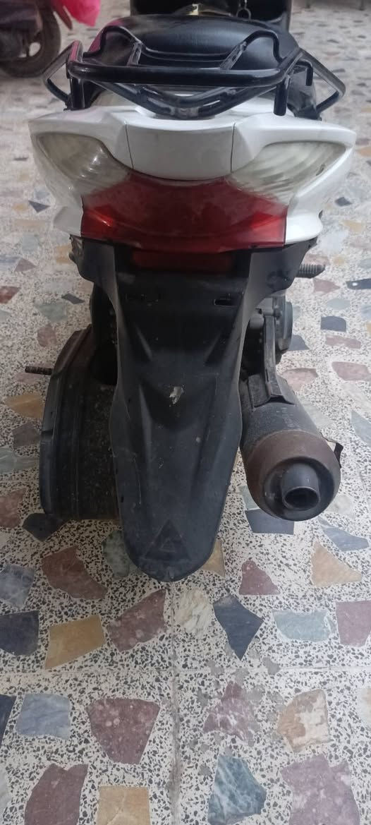 السلام عليكم ادرس (نوزل)  للبيع دراجة نظيفة ومرتبة عوزه شغلات بسيطة وتكمل شادله تاير جديد مصار هواي لونه الاصلي حليبي والكفرات البقية تجاري مكاني كوت خاچية شارع اربعيين سعره ٥٢٥ للاستفسار الاتصال على هذا الرقم والشراي بي خير ويدلل ***********
