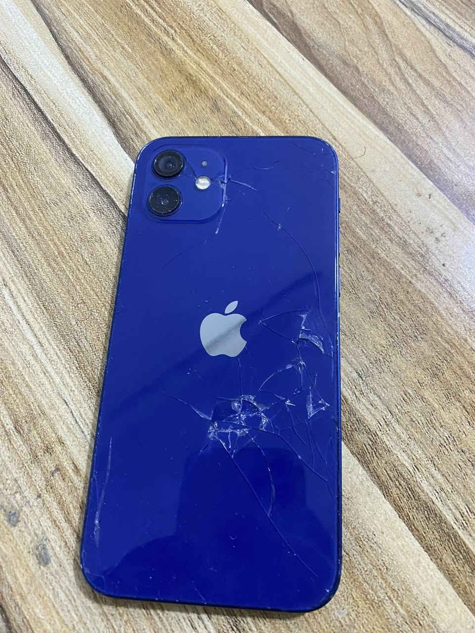 ايفون عدد ٢ 
الاول ايفون ١٢ عادي كامرتين لون ازرق 
مبدل شاشة اصلية وكالة وبطارية اصلية ضمان شرط الفحص والظهر مكسور ذاكرة ١٢٨ سعره ٣٠٠ قفل 
الثاني ايفون ١١ برو (يعني مو ماكس برو الصغير) 
ذاكرة ٢٥٦ مبدل شاشة وبطارية ثنينهم اصلي وكالة شرط الفحص اذا مو اصلي يرجع وبيهن ضمان سعره ٣٢٥ قفل
 
اسعارهن قفل بدون عملة نهائياً هو ال١١ العادي بالمحلات ب٣٠٠ اني مخلي اسعار بيع 
مكاني كربلاء 

***********
