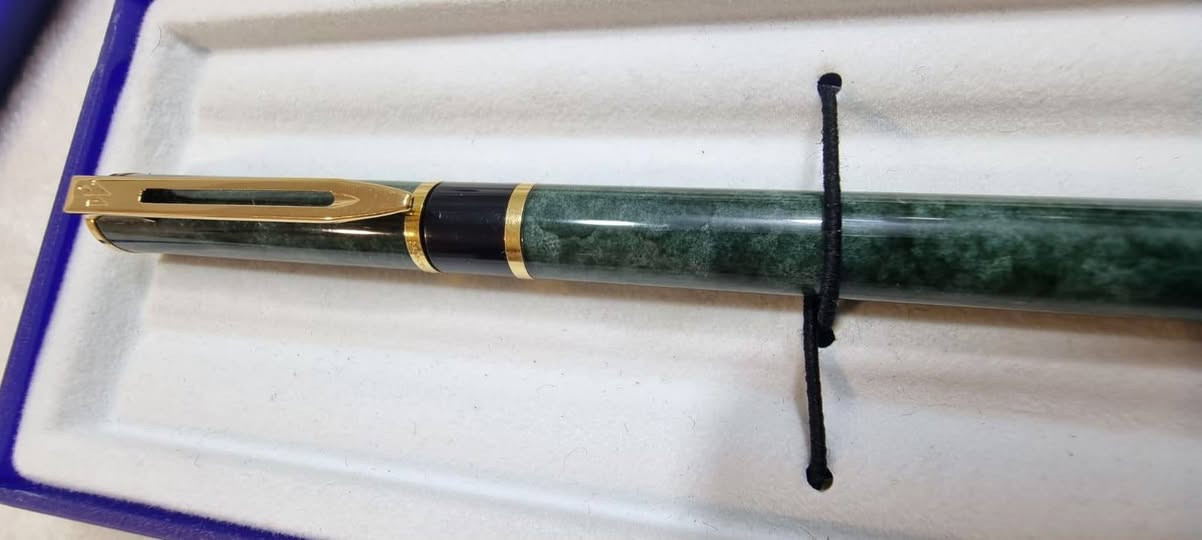 السلام عليكم  قلم سوفت فرنسي اصلي  ما مستخدم  سعر  ٦٥ الف


**إذا كنت صاحب هذا الإعلان وتريد حذفه لأي سبب، رجاءا أرسل رسالة إلى الدعم الفني**