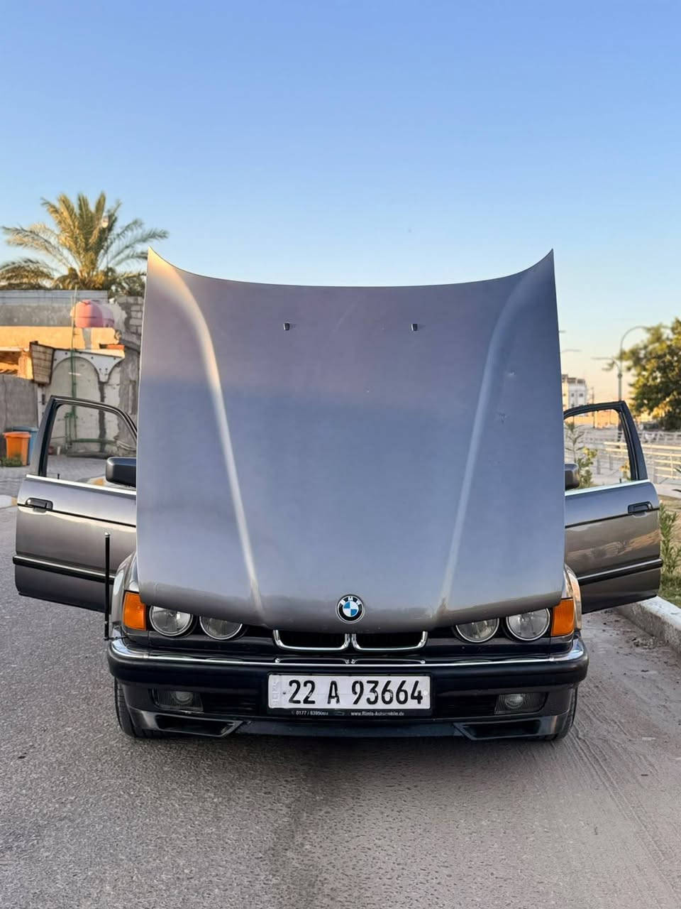 السلام عليكم 
BMW e32/740i
 سياره موديل ١٩٩٢ 8 سلندر اصل بليته وسنويه 40 بجم عريض كفاله عامه كير مكينه تبريد شرط سياره مامتعوبه نضافه ٩٠% داخل ابيض ملكي 
كشنات كهرباء ستيرن كهرباء سلايت 
منظومه بريك جديده تخم تاير جديد 
باتري جديد دهن وفلاتر جدد رافينول ب١٤٠ الف  ظفيره بلاد بدون اي جطل عربانه خلفيه جديده كتلوك وعده بلاد صيدليه طفايه بلاد سماعاته بلاديه 
حماوه ثابته صيف شتاء ماء زيتي كله محسن ماشامه العادي واستخدام قليل جدا  سياره بلاد سويج ٢احتياط  بلاديات وريموند تصعيد جام وسلايد   وبأسمي  السياره
السعر 88 وبي مجال بسيط
جماعه ال٨٠ وال٧٥ اعتذر والسوك كلشي بي 
مكان سياره بابل مركز 
تلفون ***********
