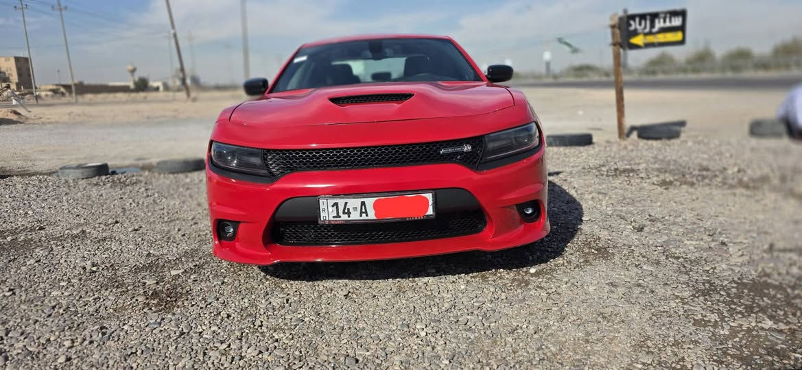 سلام عليكم 
شارجر 2017 سكات باك 6.400
السياره بدون حادث كفاله بديها بنيد مقسم فقط 
داخله تقرير تعمل وتسير 
جاهزه السياره من الطول للطول 
كزوزت رياضي 
داخل احمر 
السياره فول عده الفتحه 
ربع متذب عليها 
مكاني البصره 
***********
