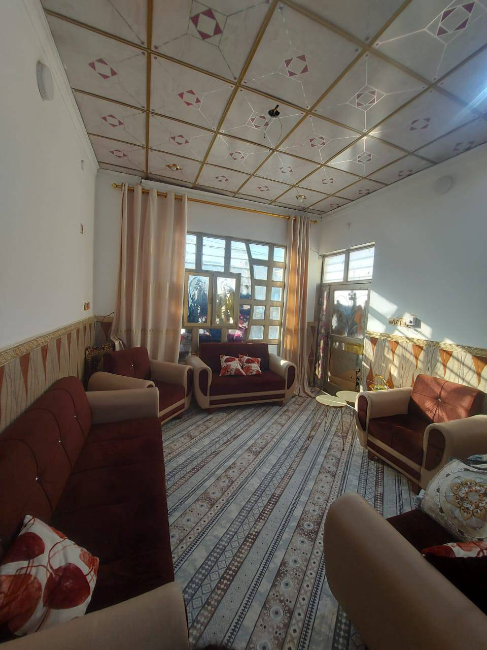 للبيع بيت مساحته 100 متر بشارع المطار القديم فرع صيدليه البراكيه بي غرف وصاله ومطبخ واستقبال وتخاريج صب فوك وجوه ارضيته بورسلين السعر 28 مليون وبي مجال
***********
***********
