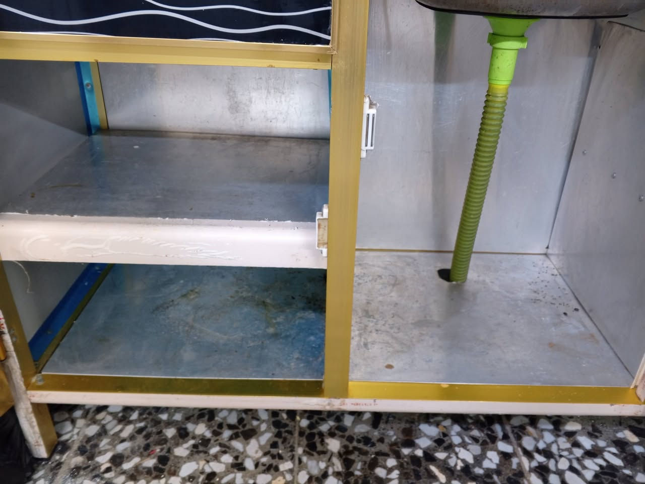 سلام عليكم اغراض للبيع ومستعجلين ع بيع  (كاونتر 3 قطع قوي جدا ونظيف سعره 250 وبي مجال // ثلاجه كرافت استخدام شهر جديده ونظيفه سعرها 300 // ومجمده حجم كبير استخدام قليل  سعرها 250 // وثلاجه صغيره ب 50)
المكان بغداد التراث


**إذا كنت صاحب هذا الإعلان وتريد حذفه لأي سبب، رجاءا أرسل رسالة إلى الدعم الفني**