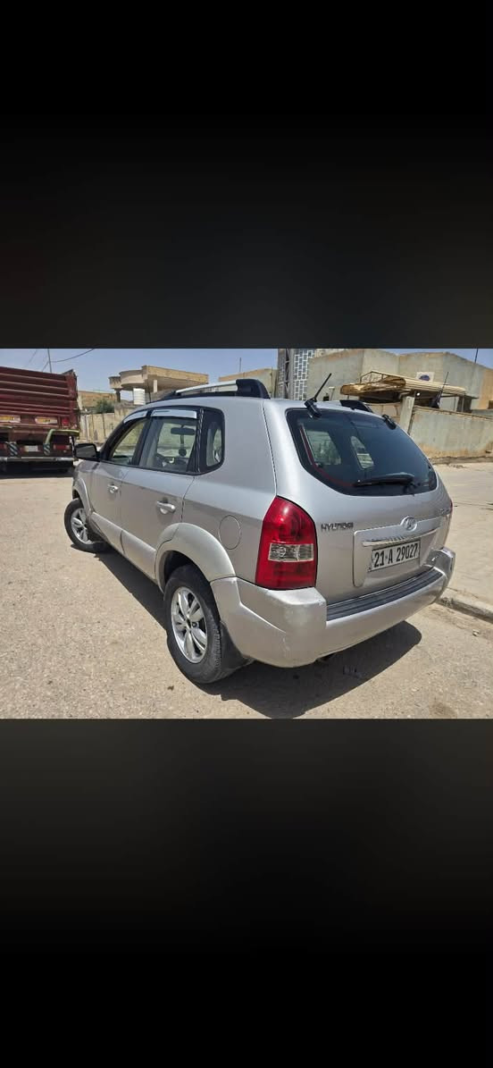 توسان للبيع.  2009 خليجي.   البنيد صبغ. فقط.  
الكير المكينه.  التبريد.  جيد  تخم تايرات باتري. جديد 
السعر. 104.  بيه مجال 
رقم الهاتف.  ***********

