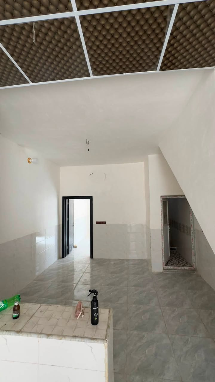 بيت طابقين  للبيع ما مسكون نهائياً يعني جديد بناء حديث كربلاء خلف باب طويريج بي سبلت و سخان و ماطور و برد سحب و بي كهرباء مساحته ٥٠ منطقه سكنية راقية بيت يصلح حسينيه و سعرة ١٠٥ بي مجال للتعامل طابو زراعي سند ٢٥ للاستفسار الاتصال على الرقم او التواصل خاص 
***********
