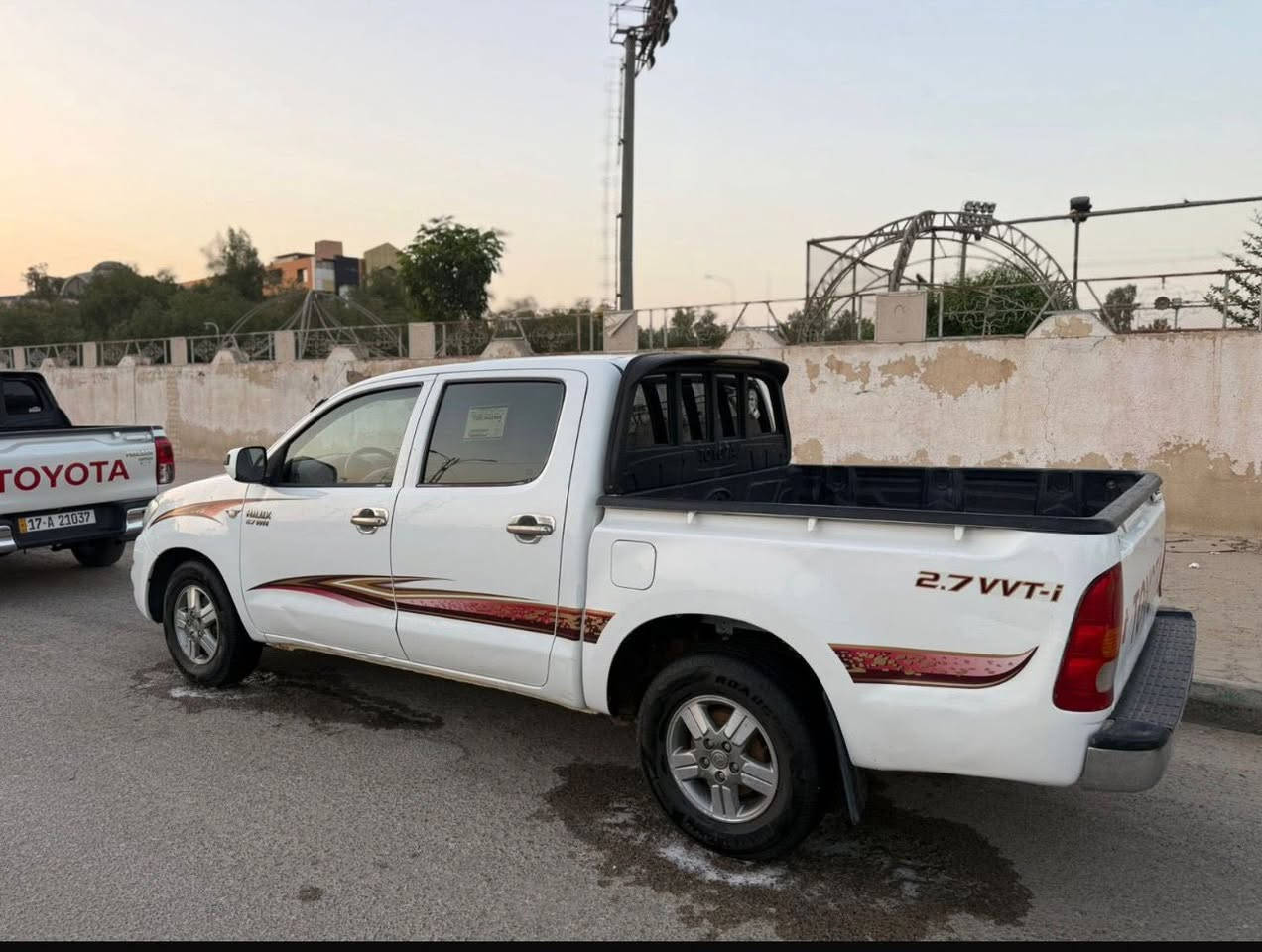 السلام عليكم للبيع تيوتا هايلوكس مديل 2009 كويتي اساير مكفوله كفاله عامه ماعده اشبر رشه مئشر عليه مكينه عل شرط كير حداديه جاهزه من كلشي ومكفوله رقم قادسيه سنويه جديده 
اسعر 139وبيه مجال بصيط للستفسار ***********
