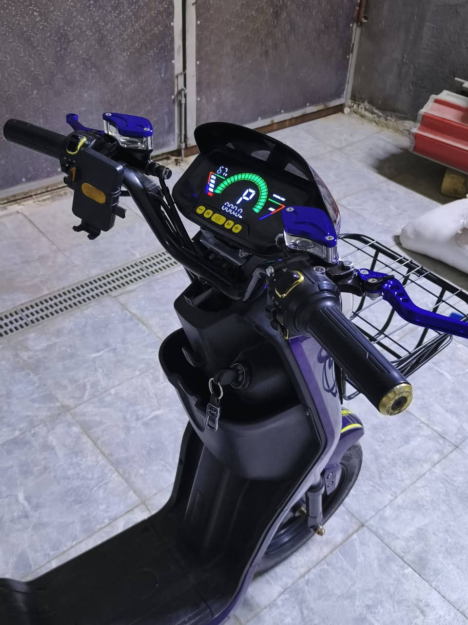 السلام عليكم
دراجه شحن R9 موديل 2026 للبيع 5 بطاريات

السعر 500 وبيها مجال للشراي

مكاني ناصرية مركز

الرقم *********** واتساب
