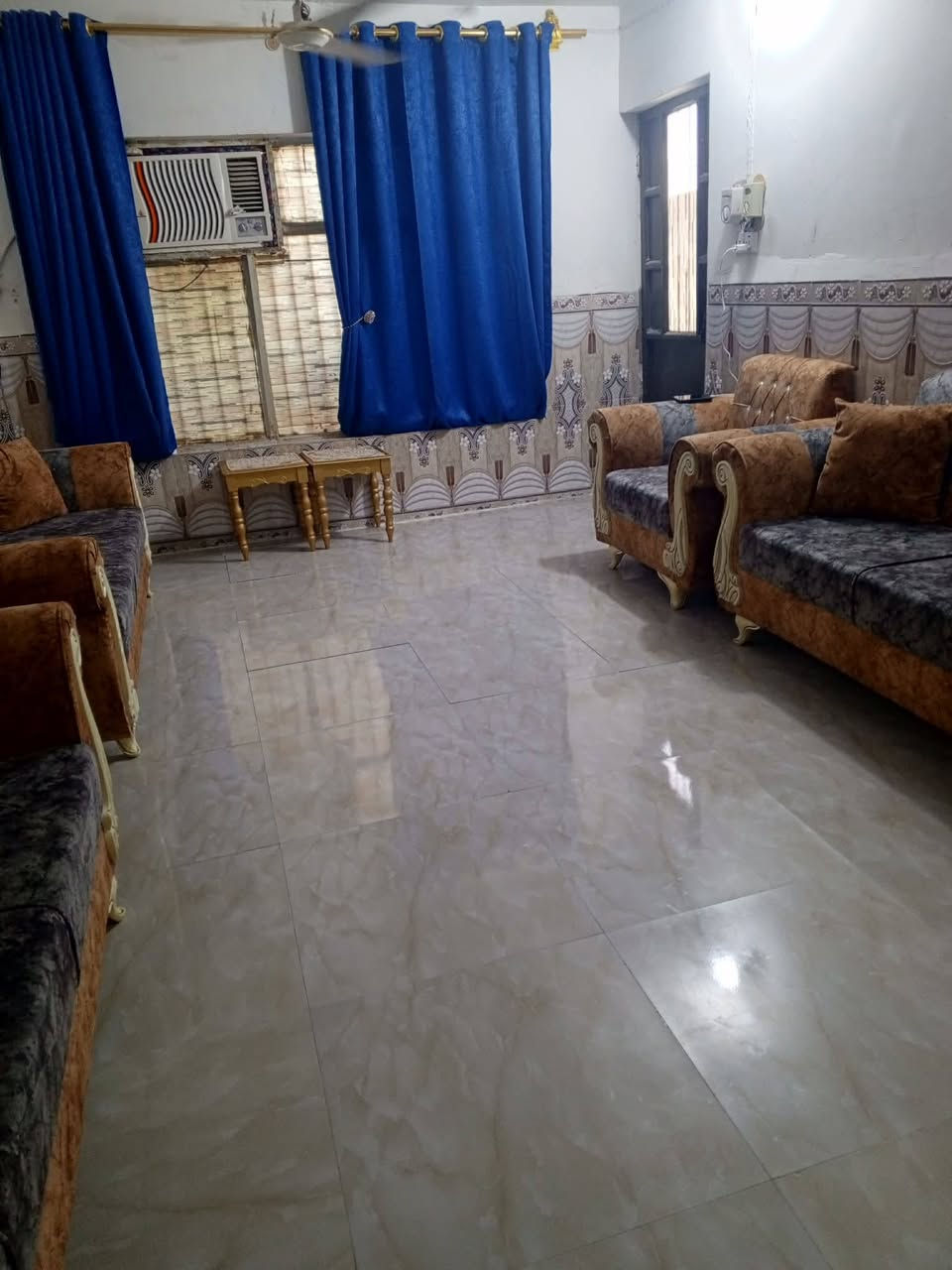 السلام عليكم
بيت للبيع زراعي المساحه ٢٠٠ متر العنوان بالسده حي النصر الثاني البيت كلش نضيف وكامل البيت طابقين يتكون الطابق الاول من / غرفتين + صاله + ستقبال + مطبخ + طارمه كبيره + صحيات / الطابق الثاني بناء فرمستون والسكف سندويش نقص لبخ وارضيه يتكون من غرفتين وصاله الخدمات كامله السعر المطلوب ( 43 ) مليون وبي مجال الاستفسار اكثر / *********** // ***********
