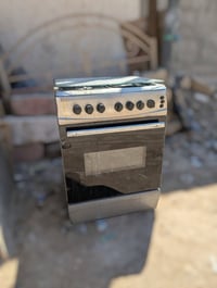 طباخ • نظيف • ٤ عيون