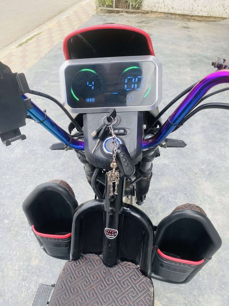 السلام عليكم
للبيع - هيوشه 2025

بعدها جديده 

بطارياتها عل فحص وافتحهن تشوف التأريخ مالهن

مواصفاتها :

بصمه تشغيل

مثبت سرعه

أربع تبديلات +بك

سماعه

الجنطه الي جوه الكشن كهربائيه تفتح عن بعد من الريمونت

لدات تخبل +البك لايت ألوان

الدراجه غنيه عن التعريف بالمتانه وكلش قويه السعر (700الف) وبيها مجال قليل
☎️***********/بي واتساب
