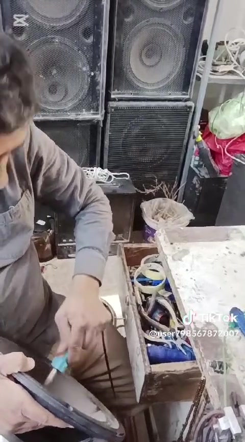 ابو علي لصيانه السماعات وكافه الاجهزه الصوتيه نجف شارع المدينه مقابل عمود ٣١ للتواصل *********** خيره اكثر من ٣٠ عام بهذا المجال
