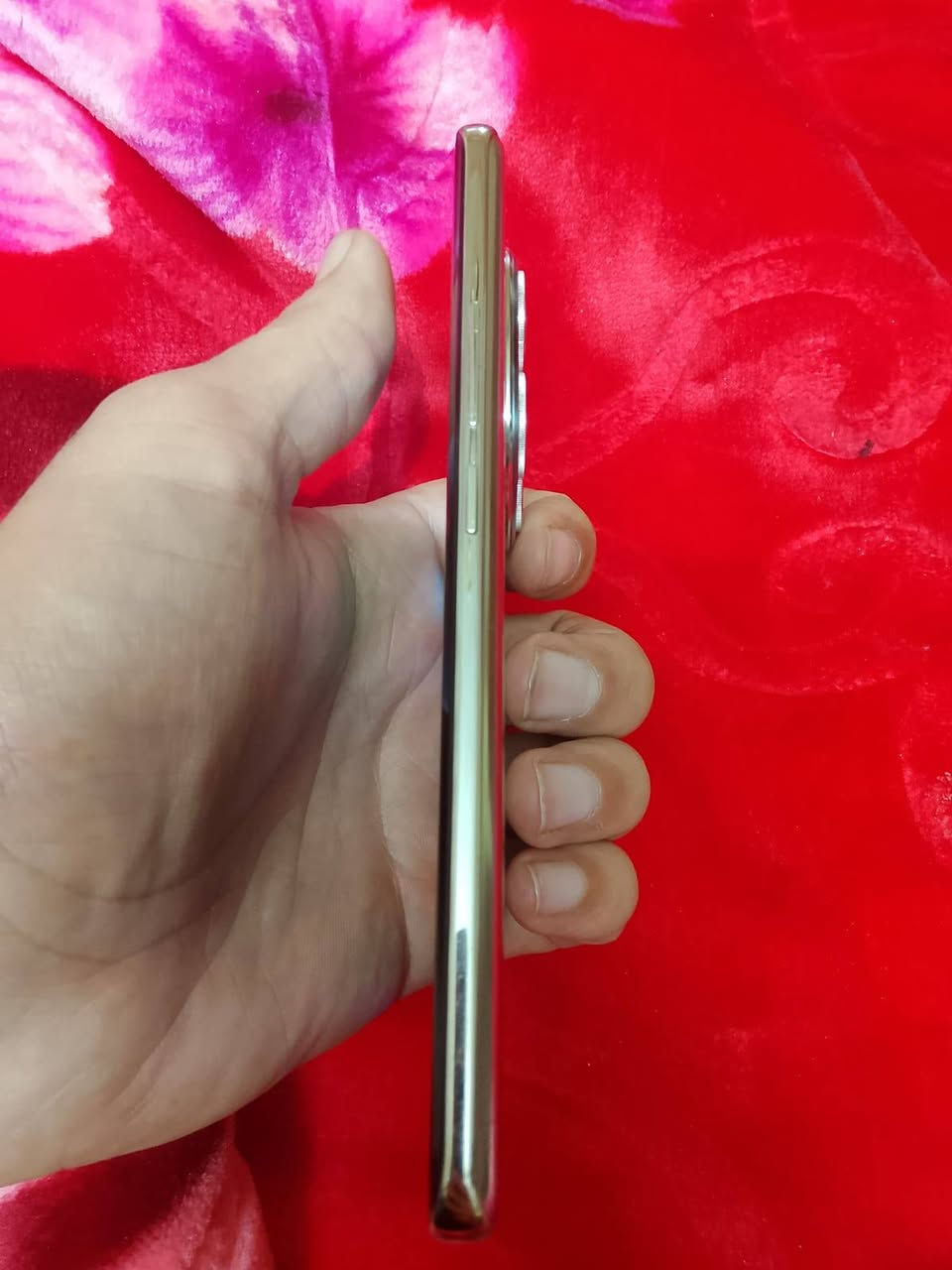 بوكو X7 5G ذاكره 512 عشوائية 12 مستعمل فترة قليلة جداً سعره 300الف وبي مجاي بسيط للتواصل ***********
