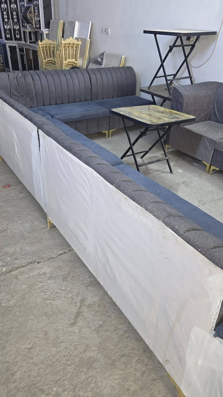 ديوان مستخدم للبيع 11مقعد مابيه اي خلل نضيف السعر ب185العنوان كربلاء حي العامل نهاية 🔚 السوق قرب جامع اهل البيت معرض بركات ال محمد عليهم السلام والتحيه هاتف 📞 ***********
