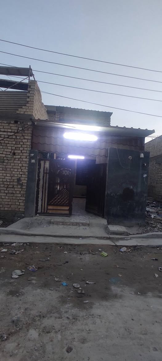 سلام عليكم توفر عندي  زراعي مكاتبه فقط بيت مساحه 100متر --جبها 4--نزال --25-- طابق ونص --بي غرفتين منطقه كامله  كل الخدمات مي مجاري كهرباء ماعده تبليط قريب موقع البيت البلديات الضباط خلف الصحفيين قرب مدرسه زين القوس منطقه حي الامير فرع 10متار البيت صاير بصف ركن الاستفسار اكثر ***********رد واتساب ماسنجر
