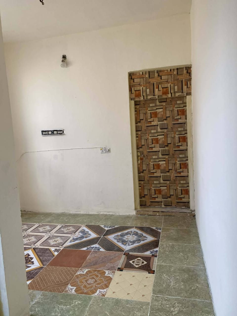 السلام عليكم مشتمل طابق ارضي للايجار غرفة ومطبخ وصالة + طرمة صغيرة المشتمل بي سخان وماطور ماء ومسحوب خط مولد يعني كامل من كلشي
ايجارة ٢٥٠ الف بي مجال

عنوان المشتمل التحرير الأوقاف قرب جامع الحسين 

 للاستفسار: ‭٠٧٧٠ ٥٨٩ ٠٢٦٢‬
