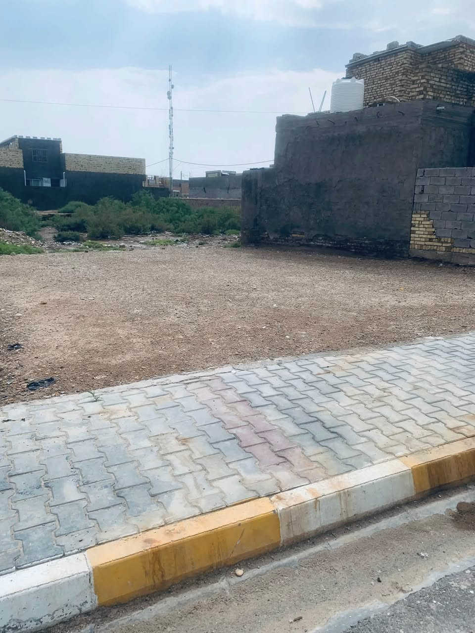 السلام عليكم
نصف قطعه للبيع مساحتها 132بصف الركن وجه ١٠ونزال ١٢
اتصال ع رقم بحي الربيع 
***********
