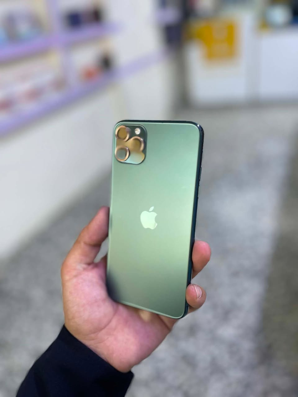 iPhone11 Pro Max
ذاكره 256 
بطاريه 100 
شرق اوسط 
نضيف ومرتب 
مبدل شاشه وبطاريه اصليات 
سعره 225 
***********
