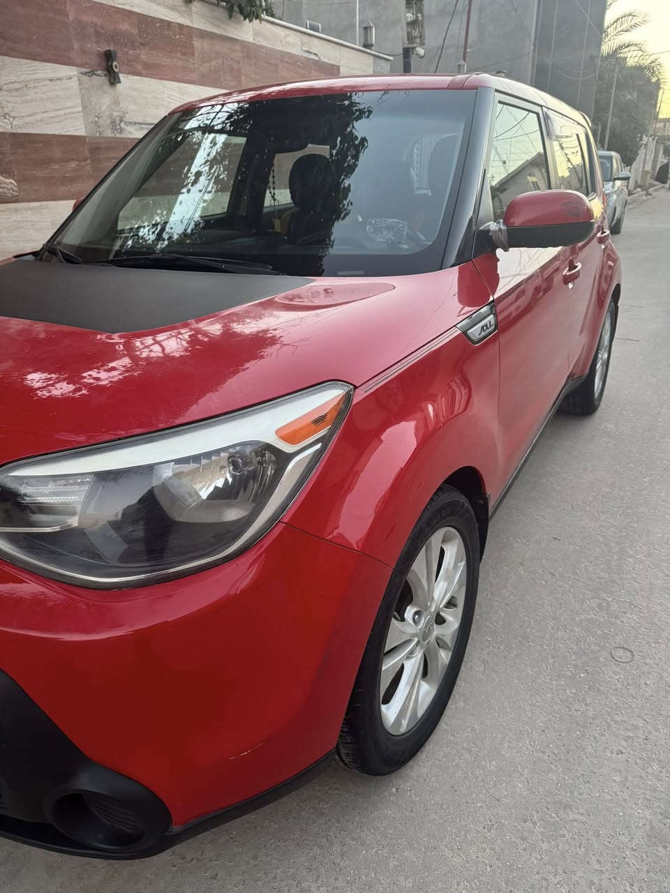 السلام عليكم للبيع كيا صول موديل ٢٠١٥ وارد أمريكي مكفوله بدون حادث مكينه ٢٠٠٠ نص فول  ماشيه ١١٢ رقم بابل بسمي السعر ١١٦ وبيه مجال قليل حك الجيه مكان السياره حله حي الكرامه الاتصال برقم ***********
