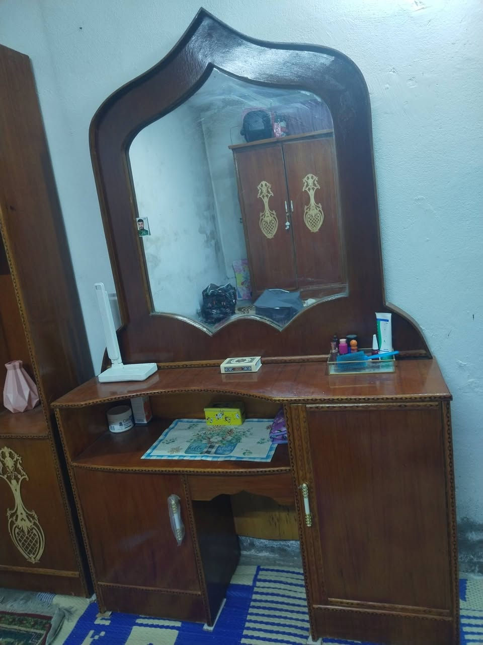 السلام عليكم غرفه للبيع ***********
