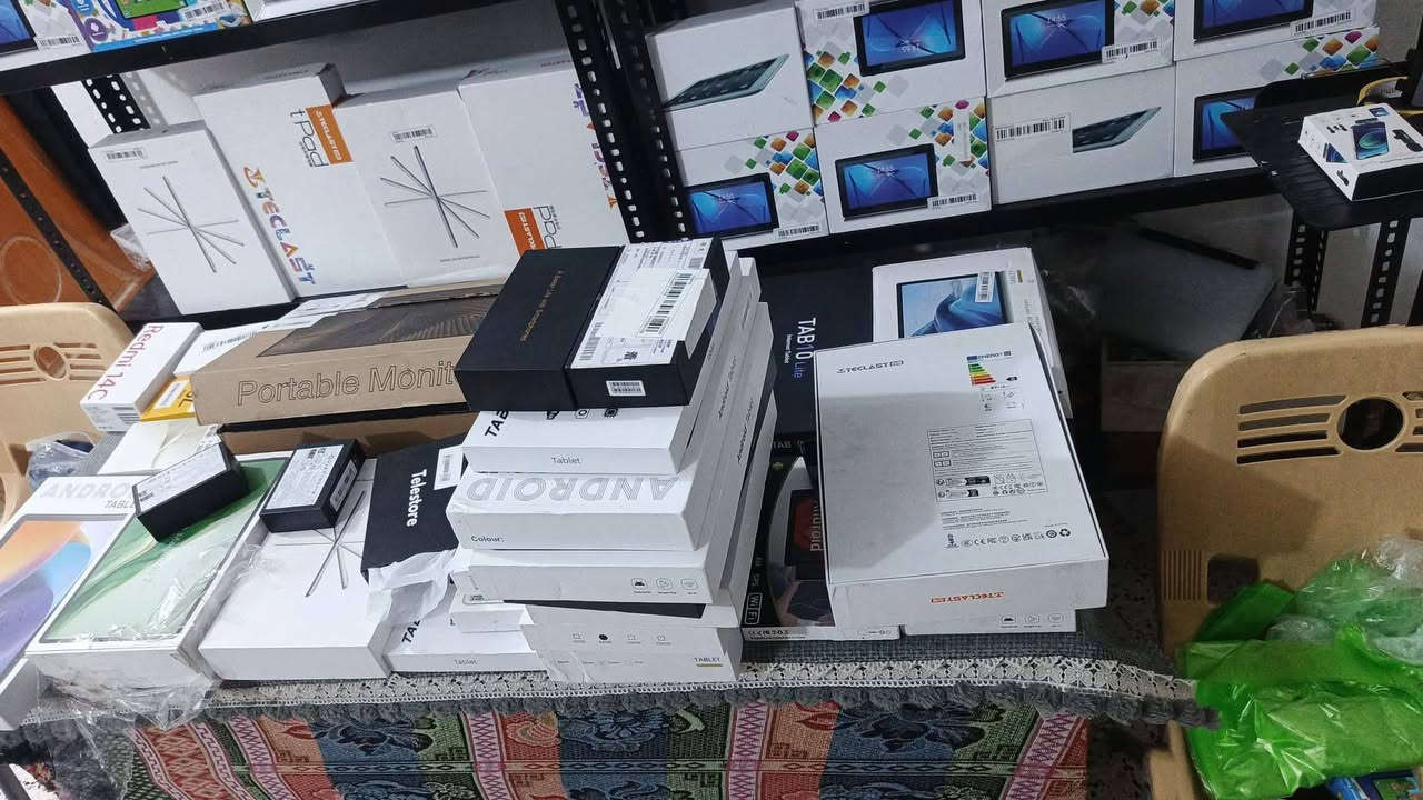 السلام عليكم حبايب شلعه ايبادات وموبايلات وشاشه كيمنك العدد تقريبا 50 الئ 60 قطعه متوفر جمله كلهن سوه ومتوفر مفرد قطع اي استفسار مراسله واتساب ‏‪***********‬‏
