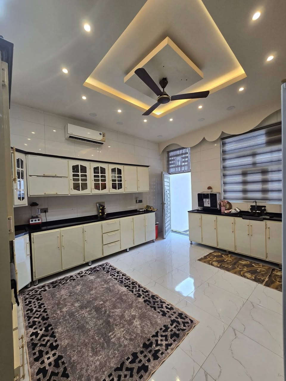 بيت للبيع
الموقع : التقيه الثالثه 
المساحه 300 م ✔️
الواجهه : 10م ✔️
_______________ 
تفاصيل البيت 👇🏿
فوق صاله 
غرفتين نوم  🛌 واستقبال ومطبخ وصالة ومجمع صحيات 🛀🏻

بناء حديث كونكريت مسلح 📐

🔑
~~~~~~~~~~~~~~~~~~~~~~~~~~~~~~~~
دار سكن للبيع 🏠
الموقع : التقيه الثالثه عالشارع العام مقابيل بنزين خانه عبد الامير عبيس
________________________________________
المساحه 300 م ✔️
الواجهه : 10 م ✔️
________________________________________
تفاصيل البيت 👇🏿
طابق واحد/ 
غرفتين نوم  🛌 واستقبال ومطبخ وصالة ومجمع صحيات 🛀🏻

بناء حديث كونكريت مسلح 📐

***********
