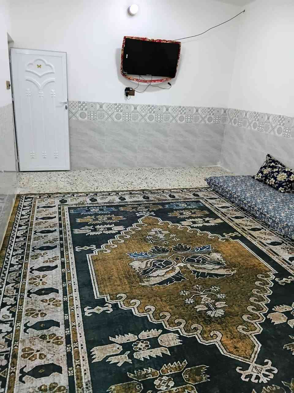 سلام عليكم  بيت للبيع زراعي 117بناء حديث بي غرفتين نوم 4-5 وستقبال 4-7 ومطبخ 5-5وحمام 3-2مساحتة 310 بناء160و150حديقة في منطقة الاصلاح سعر 60خلف مدرست عشتار***********
