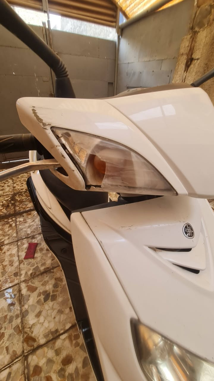 سكنس فحل ياباني نوزل خطين قبق بانزين نفخ حساس مكينة دراجة مكفولة مكينة بلادية وتكدر تجي وتشوف وتاركها صار شهر وهسة قفلت الا ابيعها + نقص تاير خلفي وجوزة فقط 
السعر مليون و150 الف وبية مجال اني والدراجة  
مكاني الحرية دور نواب الضباط
*********** بي واتساب وكلشي دك دز رسالة ترمش
