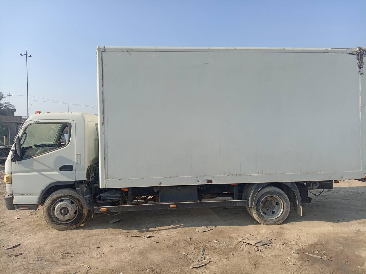 من رخصه الادمن كنتر وارد امريكي مسجل براد حاليا حافضه سياره بانزين ٨سلندر جمس يوكن كير اتوماتيك سياره بسمي ماشيه ٢٢ سياره جديده سعر ١٨٥ بيه مجال بسيط *********** اث ***********بيه رقم بغداد تحويل مباشر طول ٥متر شاصي عريض
