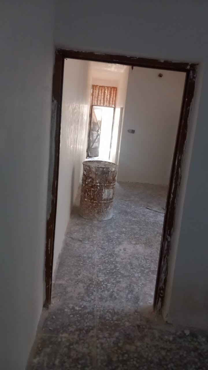 بيت البيع 100م بي غرفه وستقبال  بيت نضيف مكان مسقط شارع عقيد علي 
‭٠٧٧٢ ٩٩١ ٤٧٧٣‬رقم. سعر 60
