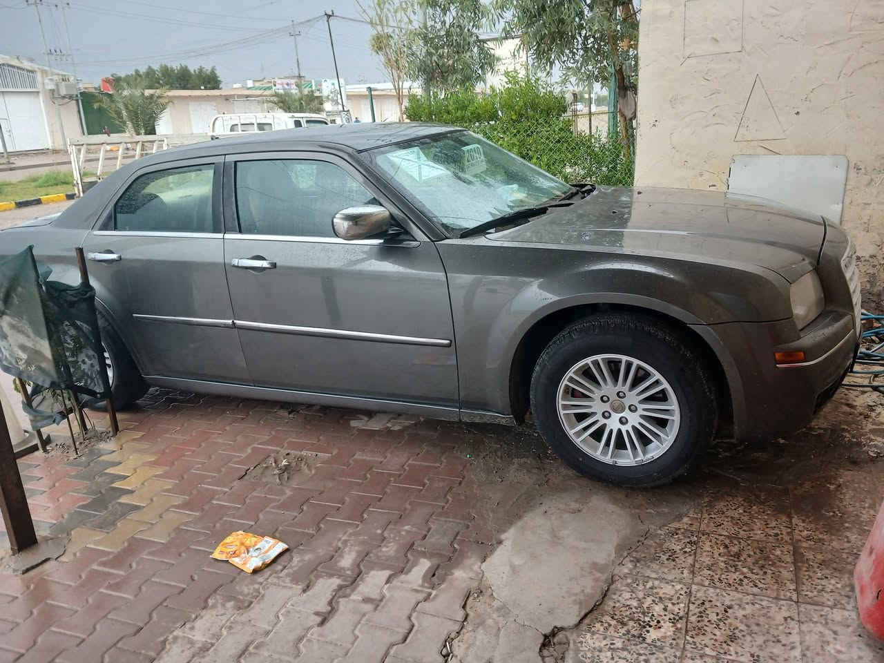 السلام عليكم اوبامه 2008 للبيع سياره جاهزه للاخير من حداديه جديده كهربائيات بلكات نوزلات تخم تاير جديد سياره معمره تعمير للاخير جاهزه بوجهك للشارع رقمها اربيل الدولي سنويه 2029 بيها مكانات صبغ جماليه بدون ضربه مكانها بالعماره سعرها 115 وبيها مجال *********** وهذا رقمي الشراي يتصل
