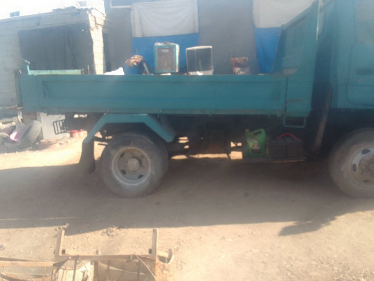 سلام عليكم كنتراللبيع تيوته قلاب موديل 93
مكان بغداد المعامل 
سعر27 وبيه مجال.
***********
